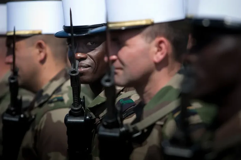 Code d&rsquo;honneur du légionnaire : les 7 articles expliqués